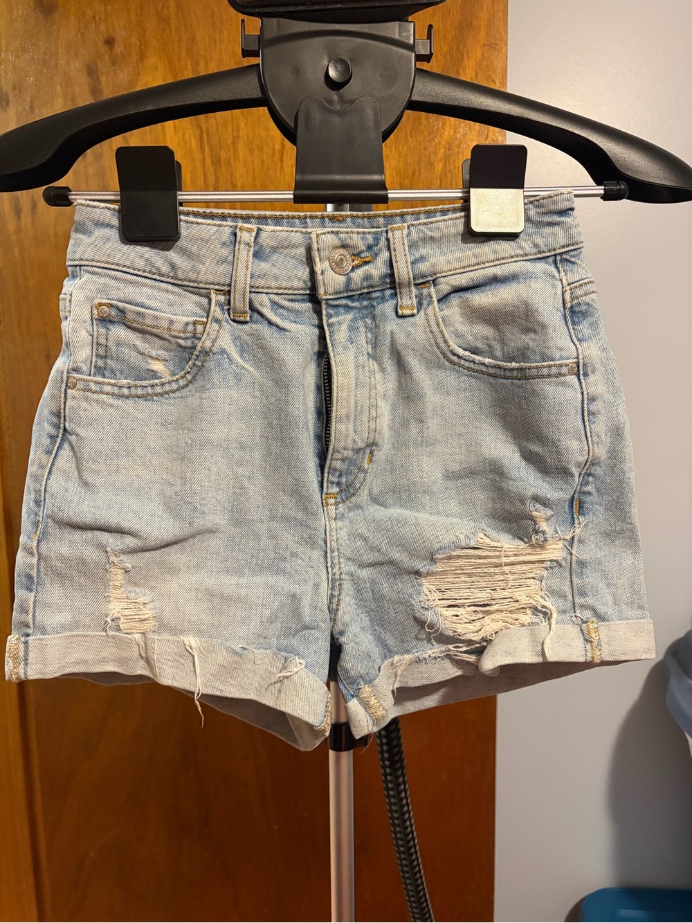 GUESS Light Wash Distressed Women’s Denim Shorts